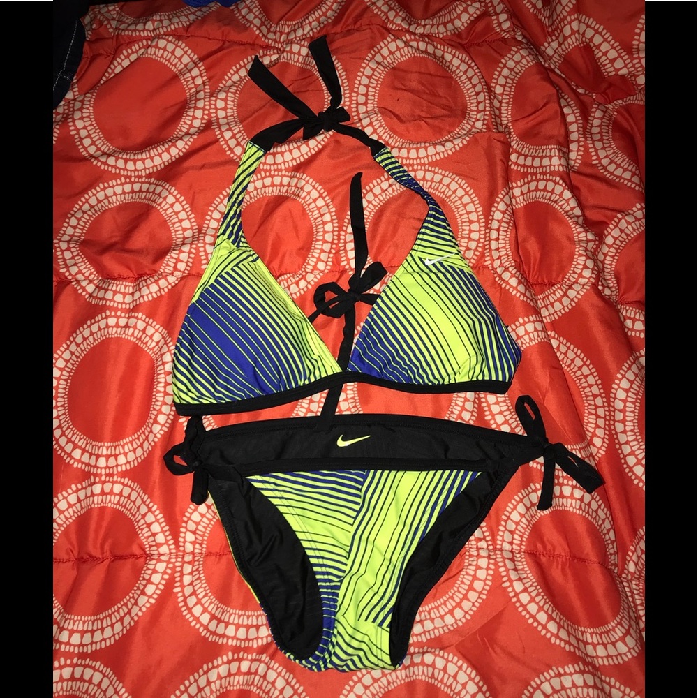 Reversible medium Nike swim suit
